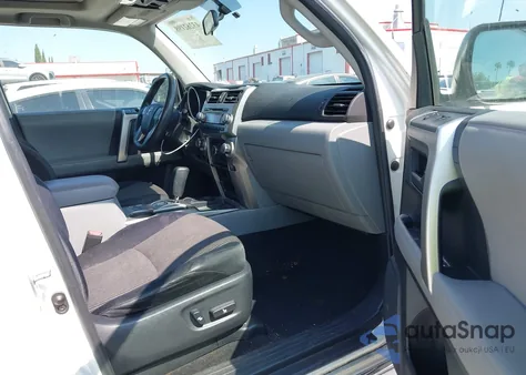 2010 Toyota 4Runner Sr5 V6 z USA, uszkodzony, nr VIN JTEZU5JR0A5008959